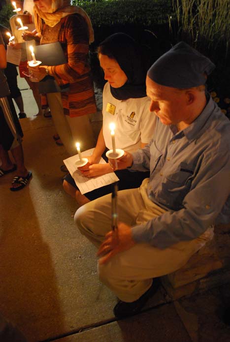 Traditions from the Catholic and Sikh faiths were featured during a candlelight prayer service on Sept. 5. Photo by Martina Ibanez-Baldor/angela.ibanez-baldor@marquette.edu.