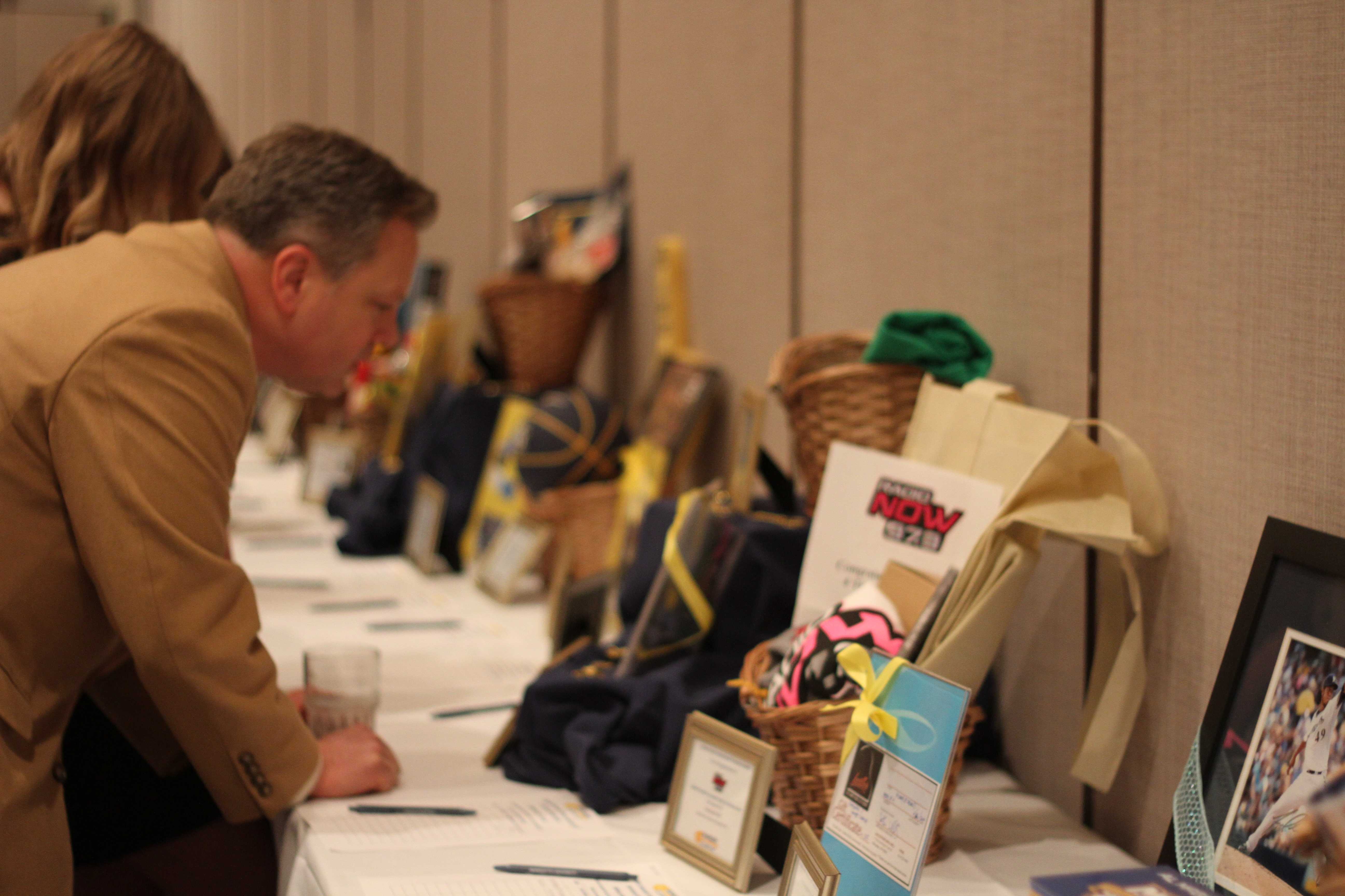 Hunger Clean-Up's benefit event in the Alumni Memorial Union featured a silent auction, used as a fundraiser for the service-focused organization. Photo by Valeria Vardenas / valeria.cardenas@marquette.edu