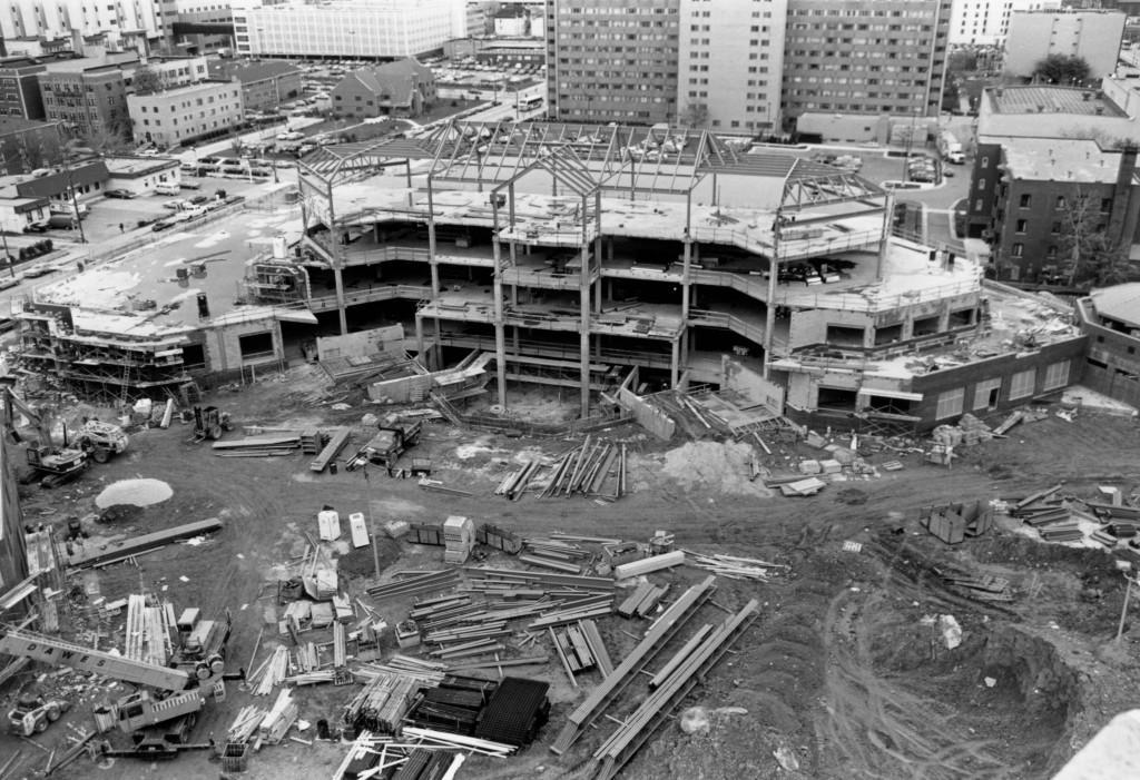 Alumni_Memorial_Union_construction_site_west_facade_1990