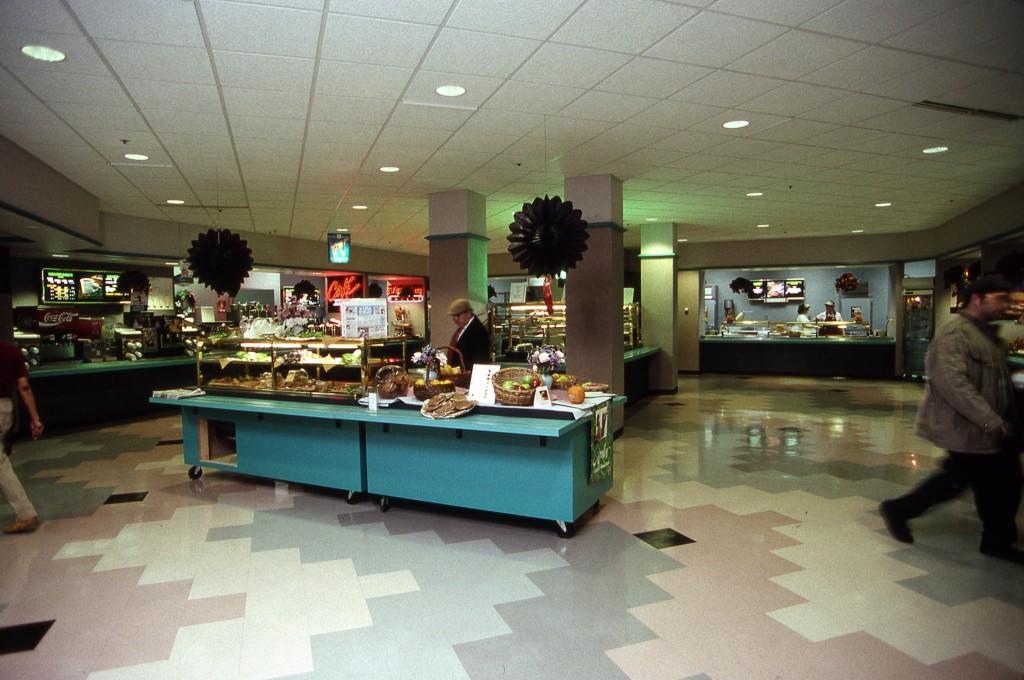 Cafe_in_the_Alumni_Memorial_Union_1991