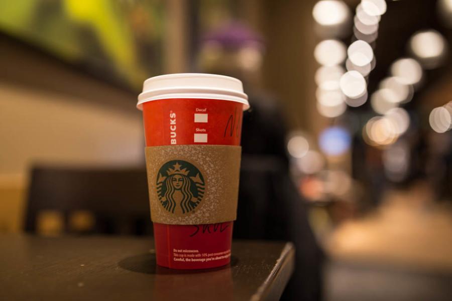 Unity-Promoting Coffee Cups : starbucks holiday cup