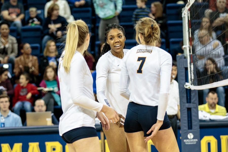 Volleyball locks up second seed with split weekend