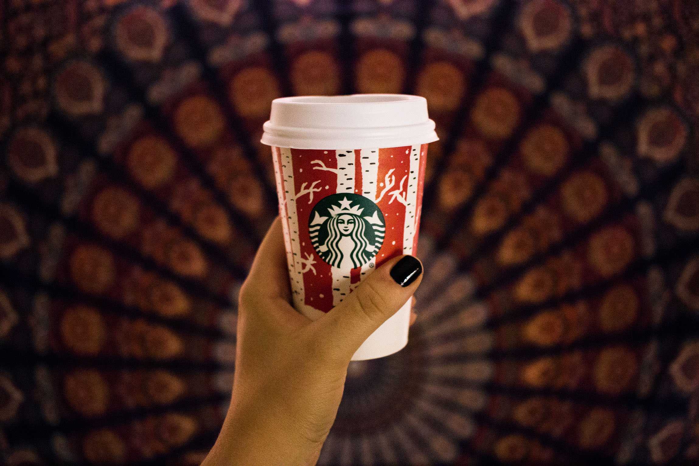 Unity-Promoting Coffee Cups : starbucks holiday cup