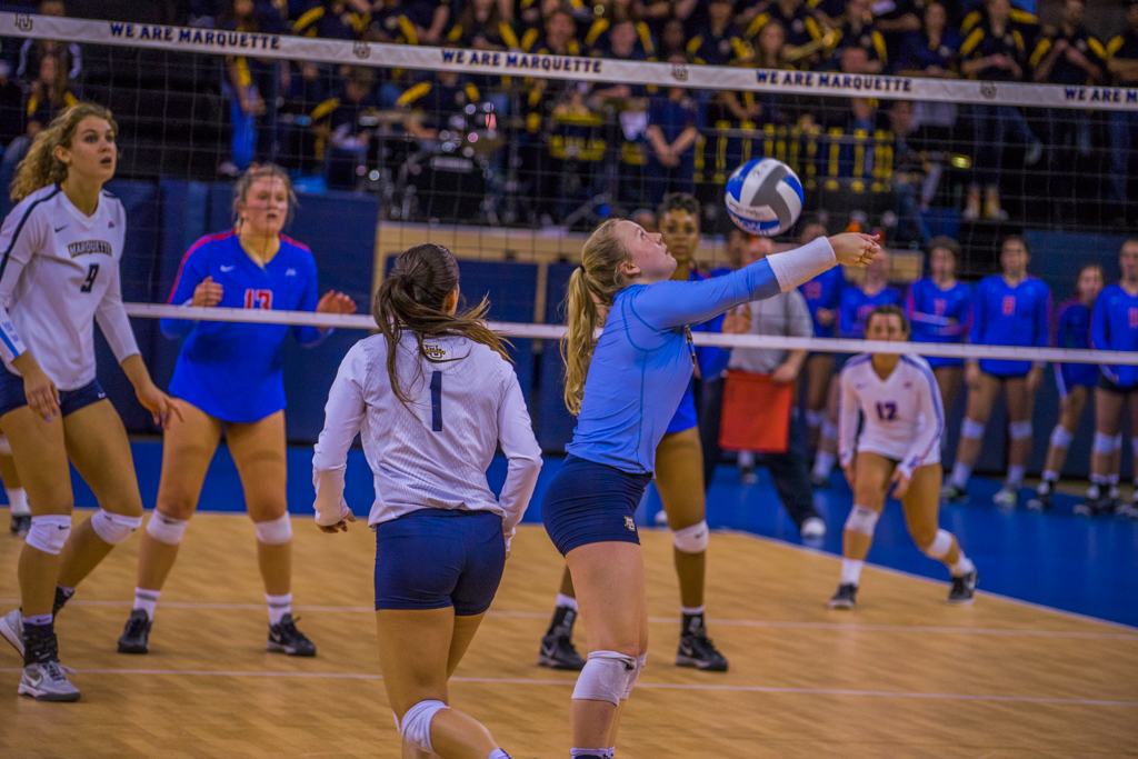 Volleyball weathers close third set to sweep DePaul