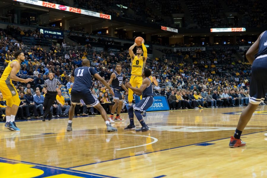 Floor slaps: No threes, no problem for mens basketball