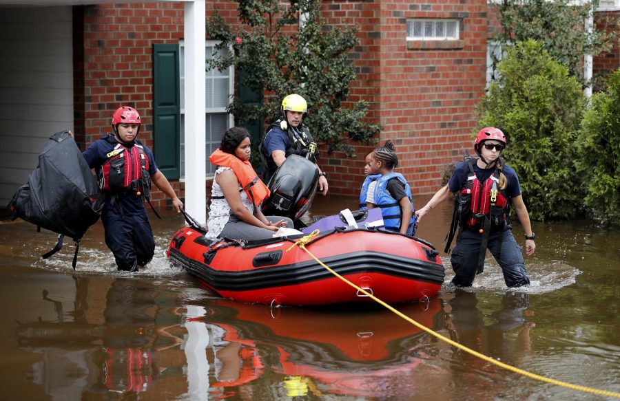 Rescue+personnel+evacuate+residents+as+flooding+continues+in+the+aftermath+of+Hurricane+Florence+in+Spring+Lake%2C+N.C.%2C+Monday%2C+Sept.+17%2C+2018.+%28AP+Photo%2FDavid+Goldman%29