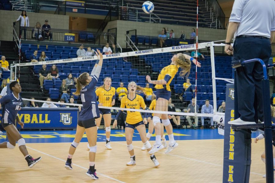 Volleyball drops first set since Sept. 23, defeats Northern Iowa in four sets