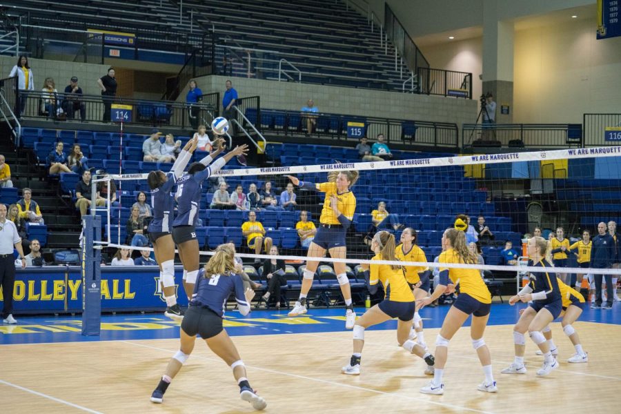 Volleyball opens 2019 season with sweeps over Utah Valley, Boise State