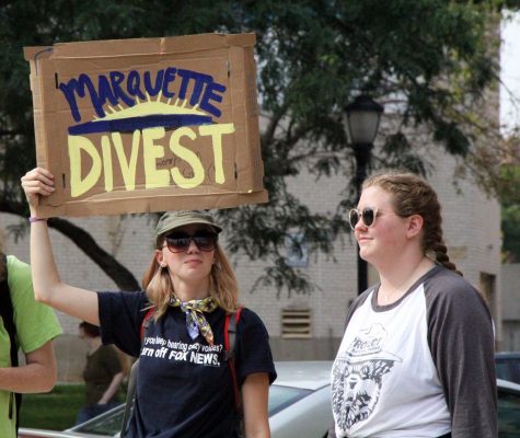 Students protest demonstration policy, deliver letter to Zilber