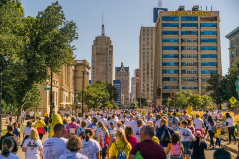 Runners gathered on Wisconsin Ave. for the 2019 Al & Briggs Run.