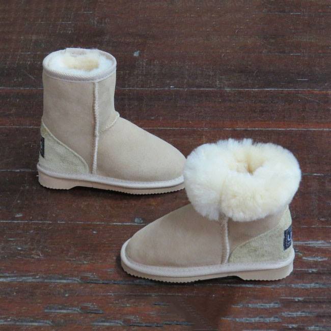 While for some Ugg boots may scream early 2000s, the shoes are making their way back into the fashion scene today. Photo via Creative Commons