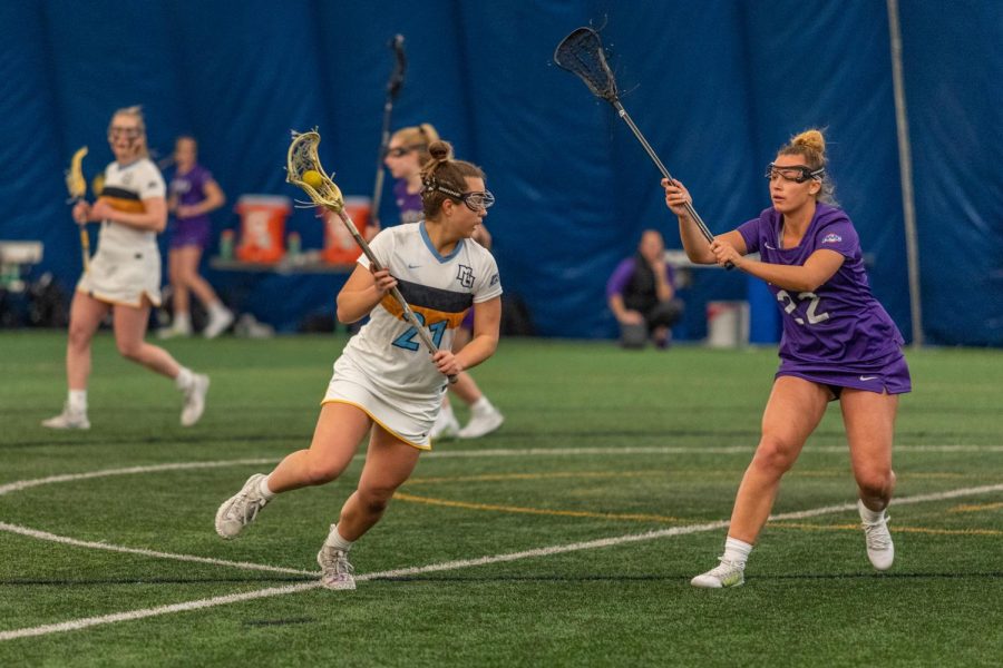Shea+Garcia+%2821%29+goes+into+the+cage+to+score+in+Marquettes+16-6+win+against+Niagara+on+Feb.+23.