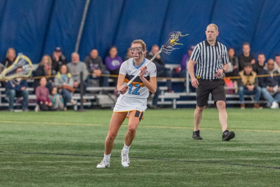 Caroline+Peterson+%2812%29+attempts+a+pass+in+Marquettes+16-6+win+over+Niagara.+She+led+the+Golden+Eagles+with+four+goals.+