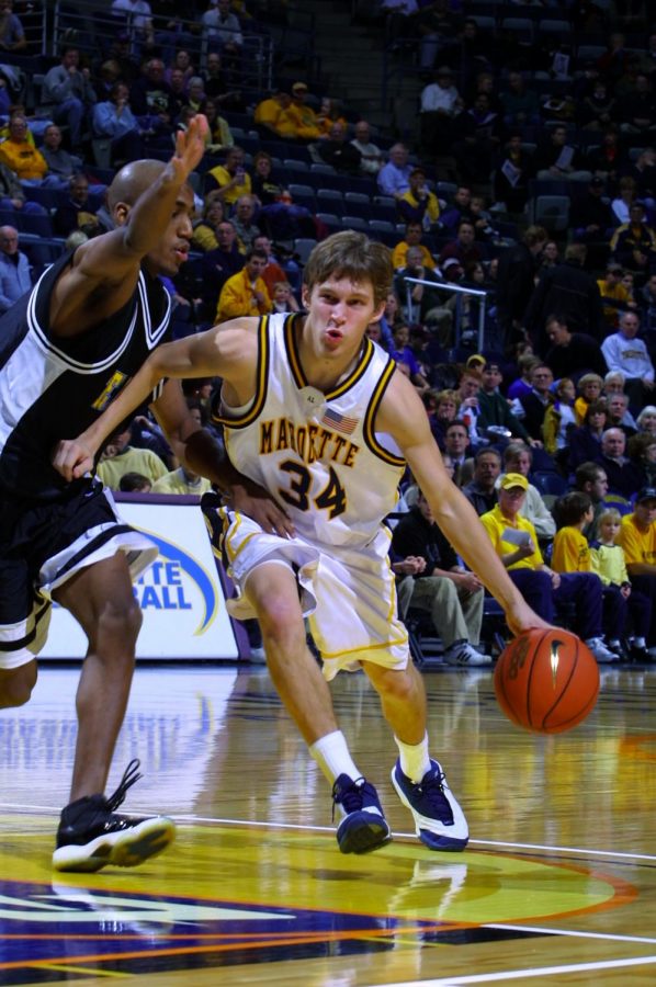 Travis+Diener+dribbles+the+ball+into+the+lane.+Diener+played+for+Marquette+from+2001+to+2005.+%28Photo+courtesy+of+Marquette+Athletics%29