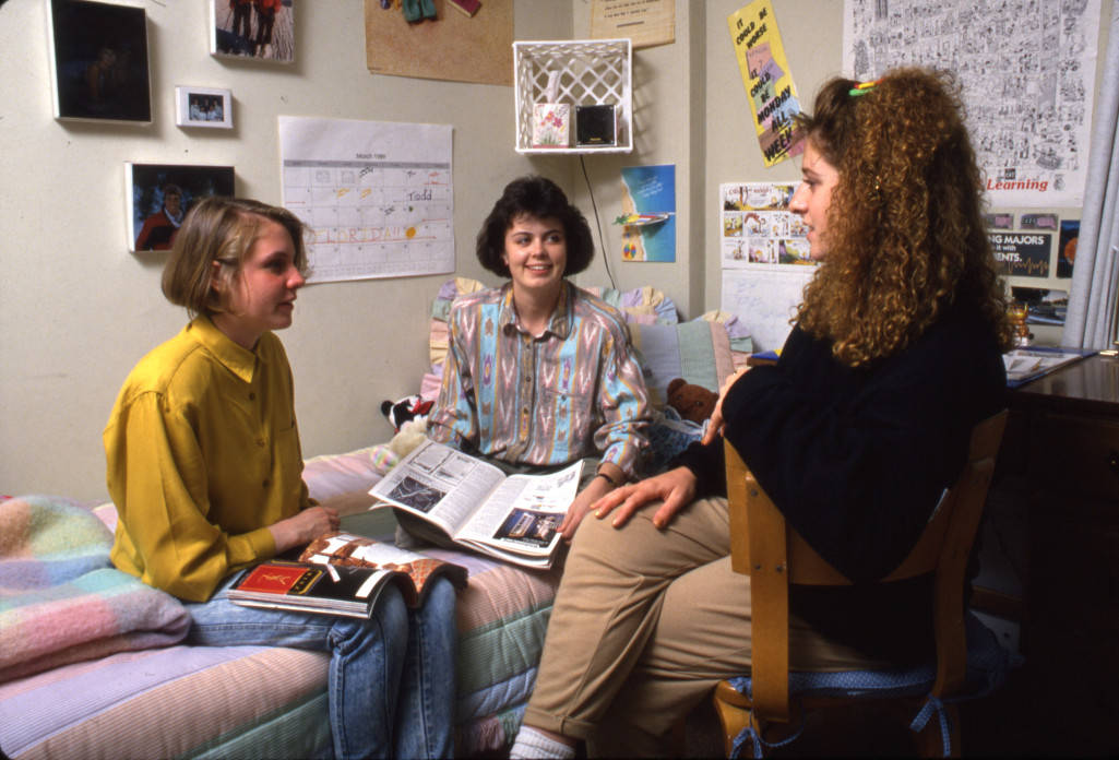 Three students hang out in Cobeen Hall in 1984.
Photo courtesy Department of Special
Collections and University Archives, Raynor Memorial Libraries, Marquette University.