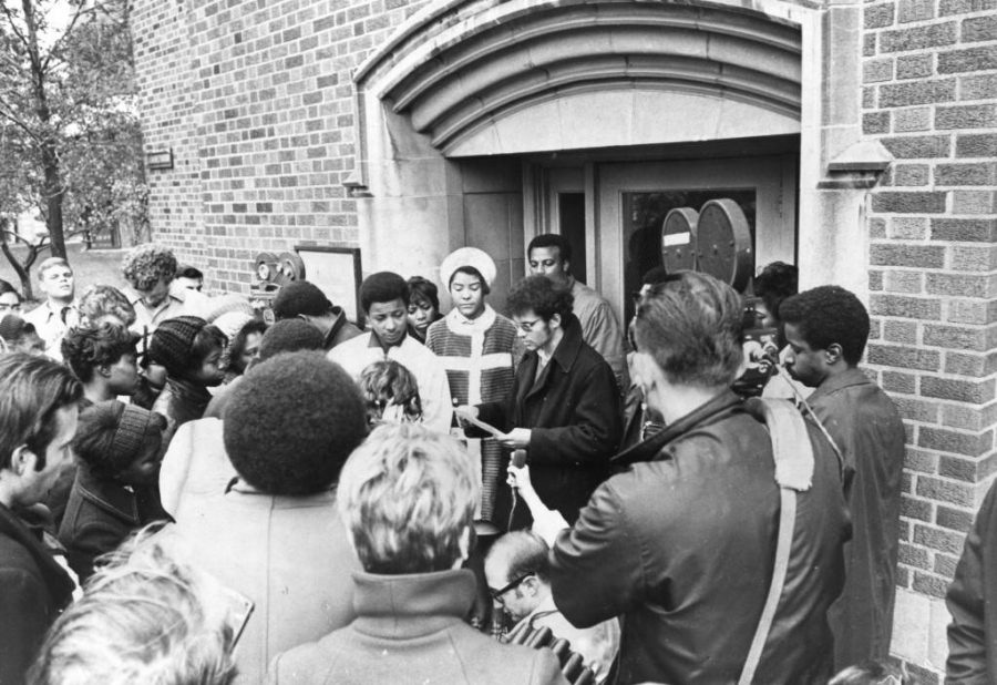 Student gather in protest outside OHara Hall
on Nov. 4, 1969.
Photo courtesy Department of Special Collections and University Archives, Raynor Memorial
Libraries, Marquette University.