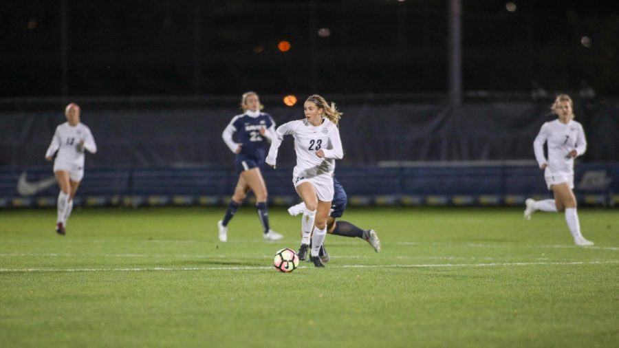 Rachel+Johnson+%2823%29+dribbles+the+ball+in+Marquettes+Senior+Night+game+against+Xavier+Oct.+24%2C+2019.+%28Photo+courtesy+of+Marquette+Athletics.%29
