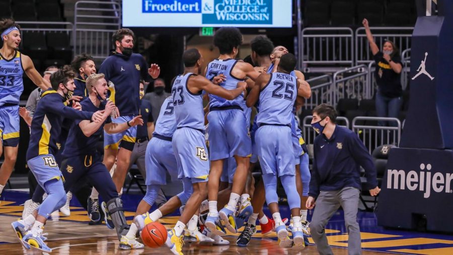 The Marquette mens basketball team celebrates after first-year forward Justin Lewis tipped in the game-winning shot at the buzzer against Wisconsin (Photo courtesy of Marquette Athletics.)