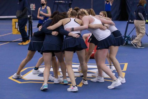 The Marquette womens tennis team huddles before the teams 3-4 loss to Drake March 27. (Photo courtesy of Marquette Athletics.) 