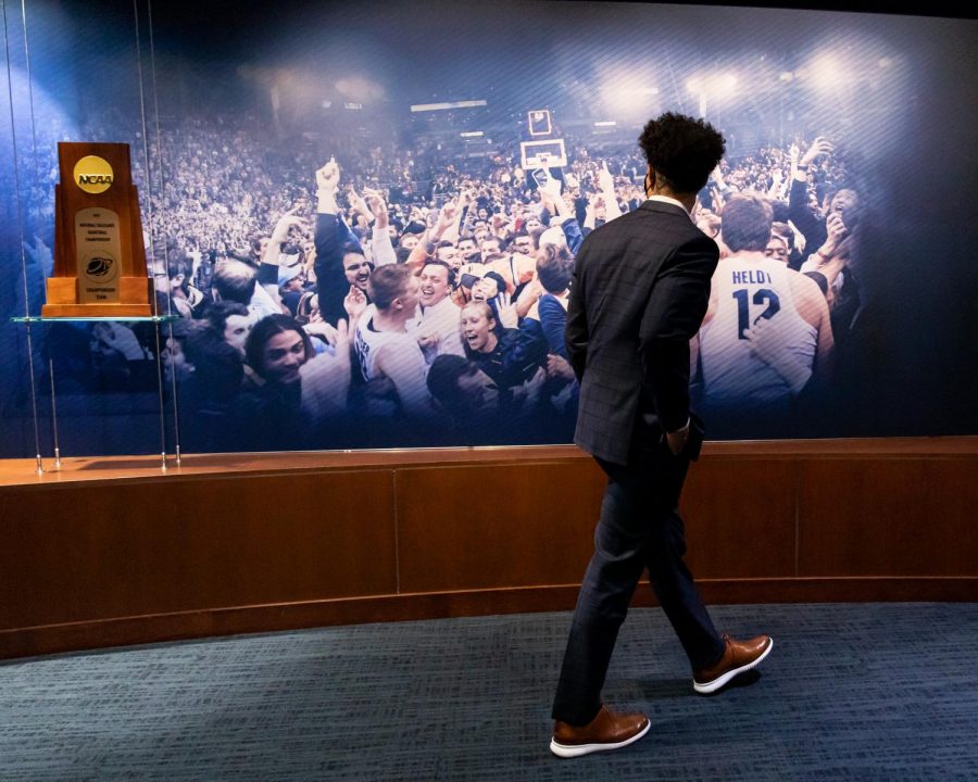 Shaka Smart during his tour of Marquettes campus March 28 looking at the NCAA 1977 championship trophy. (Photo courtesy of Marquette Athletics.)