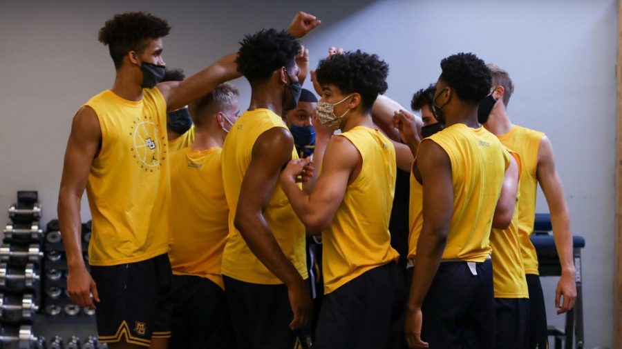 The Marquette mens basketball team huddles during a team workout (Photo courtesy of Marquette Athletics.)