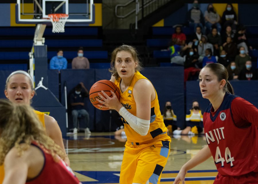 Graduate student forward Lauren Van Kleunen looks to make a pass in Marquette womens basketballs 90-58 win over NJIT Nov. 12. 
