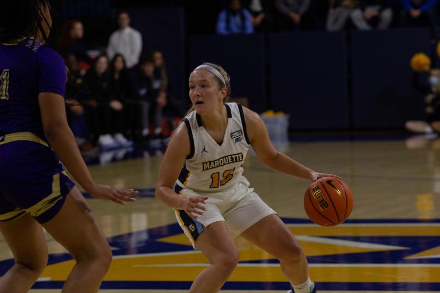 Graduate+student+guard+Karissa+McLaughlin+looks+up+the+court+in+Marquette+womens+basketballs+93-36+win+over+Alcorn+State+Nov.+9.