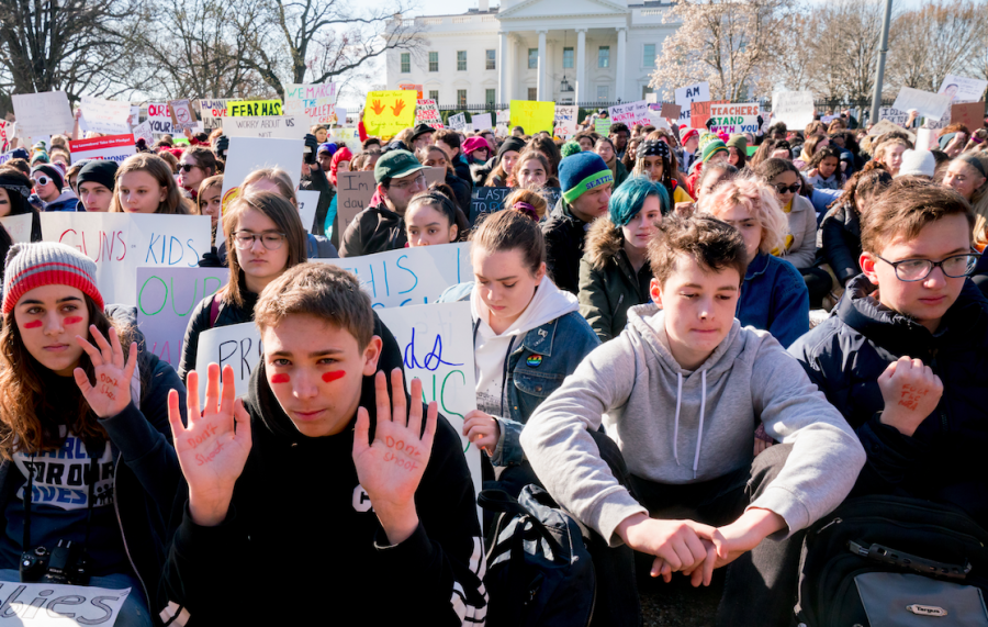 Students hold a 17 minute sit-in in front of the White House in Washington D.C. March 2018 in remembrance of the 17 people killed in the Parkland shooting. Photo via Flickr
