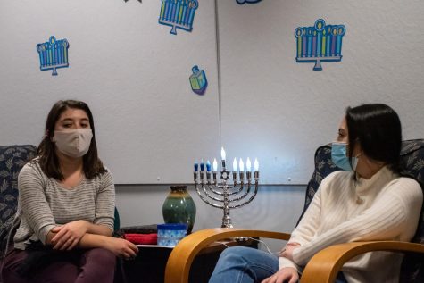 Jewish Student Union holds Hanukkah party
