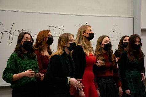 Marquette a cappella groups perform holiday classics for charity