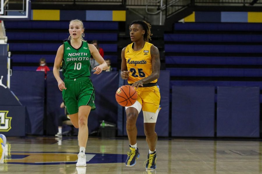 Sophomore guard Danyel Middleton (25) dribbles the ball in Marquette womens basketballs 89-65 win over North Dakota Dec. 11. 