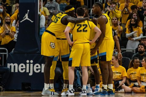 Marquette mens basketball in a huddle during its 75-64 win over then-No. 20 Xavier Jan. 23. 