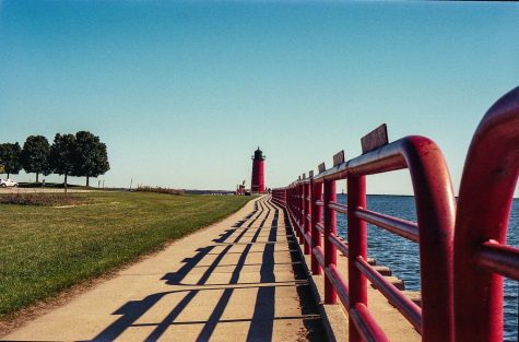 Take a stroll along the Milwaukee lakefront.
