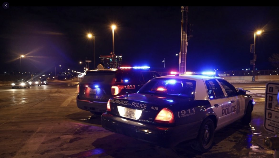 Milwaukee police officer shot