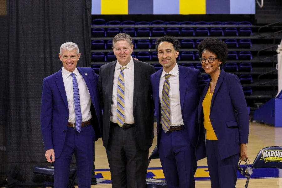 Marquette mens basketball head coach Shaka Smart (center-right) and his wife May (far right) with Marquette University President Michael Lovell (left) and Director of Athletics Bill Scholl (center-left) at Smarts introductory press conference March 29, 2021. (Photo courtesy of Marquette Athletics.) 