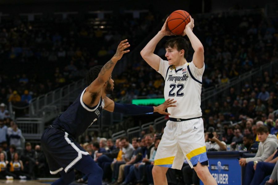 Redshirt+first-year+guard+Tyler+Kolek+%2822%29+looks+to+pass+the+ball+in+Marquette+mens+basketballs+77-66+win+over+Georgetown+Feb.+16.+