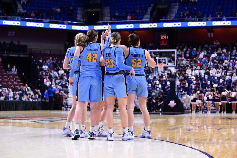 Marquette+womens+basketball+fell+to+No.+7+UConn+in+the+BIG+EAST+Tournament+semifinals+March+6.+%28Photo+courtesy+of+Ben+Soloman.%29