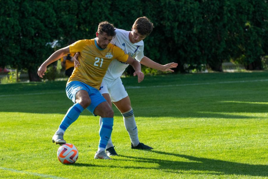 Alex Misberger (21) in Marquette mens soccers 4-2 loss to No. 11 Aug. 25 at Valley Fields.