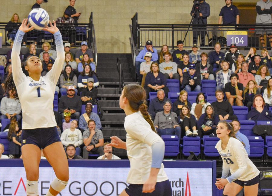 Yadhira+Anchante+sets+a+serve+in+Marquette+volleyballs+3-1+win+over+Butler+Sept.+24+inside+the+Al+McGuire+Center.+