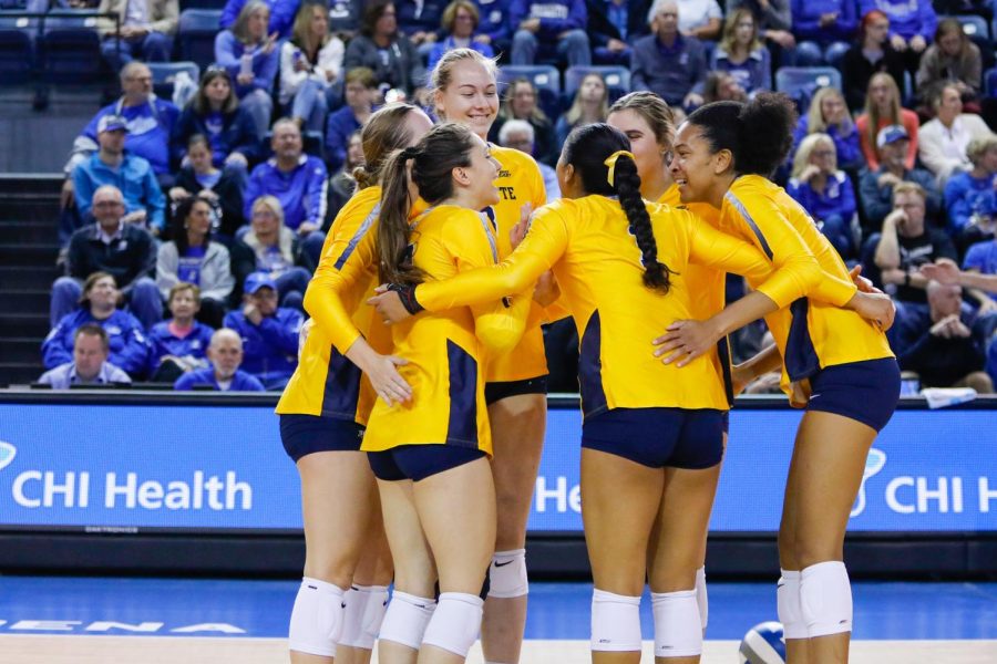 Marquette volleyball earned a first-round bye in the Big East Volleyball Tournament after defeating UConn 3-0 Nov. 13 in Storrs, Connecticut. (Photo courtesy of Marquette Athletics.)