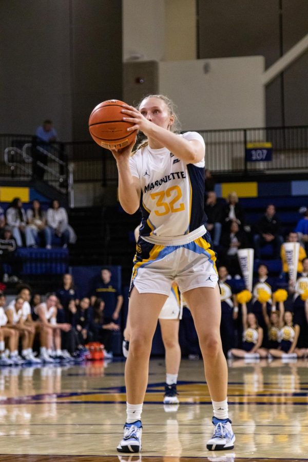 Junior forward Liza Karlen finished with 18 points in Marquette womens basketballs 75-55 win over Holy Cross Nov. 11. 