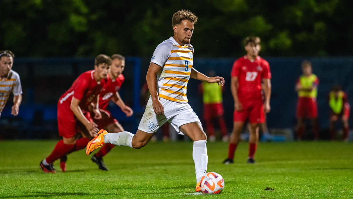 Noah+Madrigal+scores+his+penalty+in+Marquettes+6-0+win+over+Detroit+Mercy.+%28Photo+courtesy+of+Marquette+athletics.%29