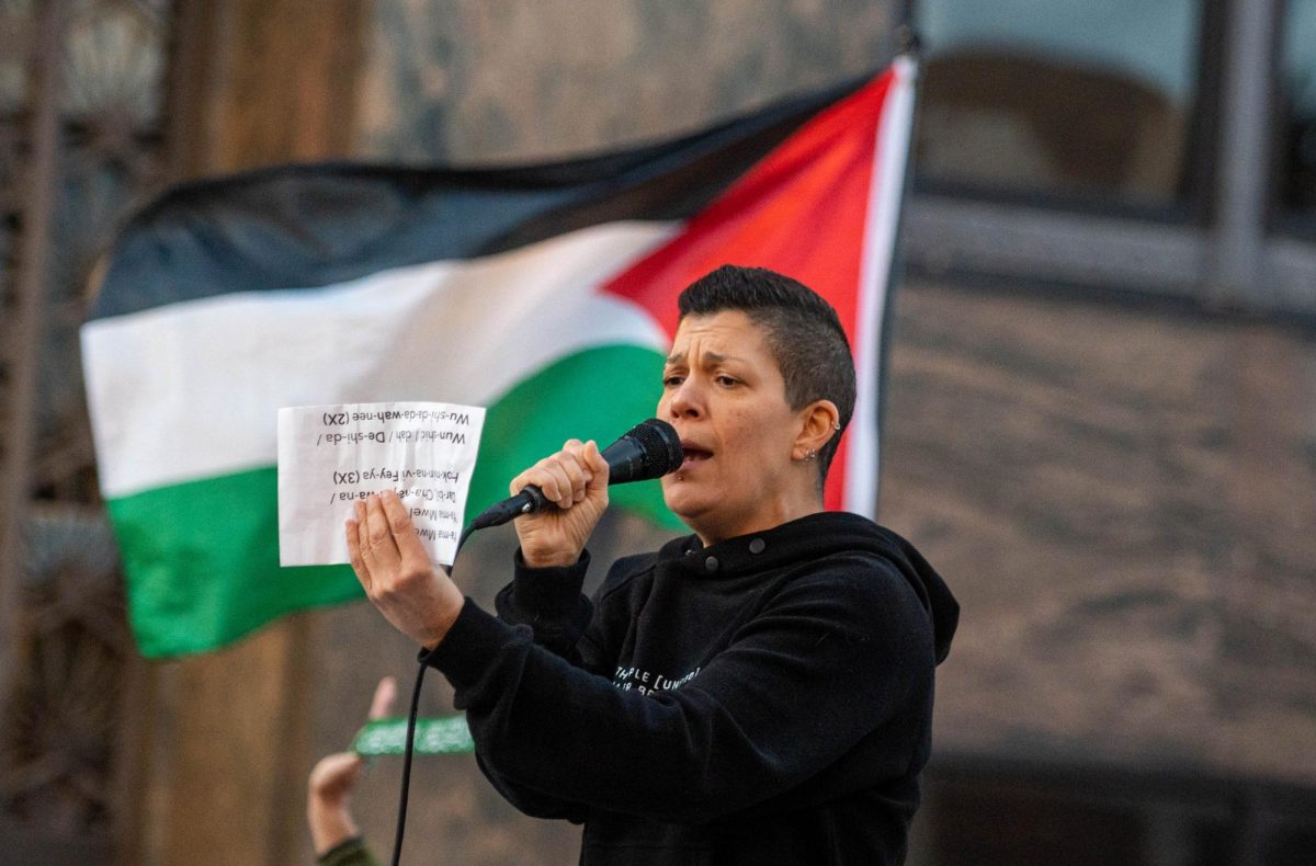 Sha Harvey singing to the crowd during the Free Palestine rally last Wednesday Oct. 11.