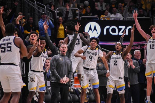Navigation to Story: Men’s basketball moves up to No. 3 in AP Poll