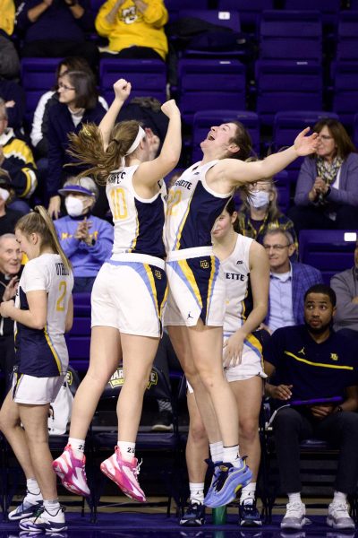 BASELINE: Dominant second quarter helps keep No. 23 Golden Eagles undefeated