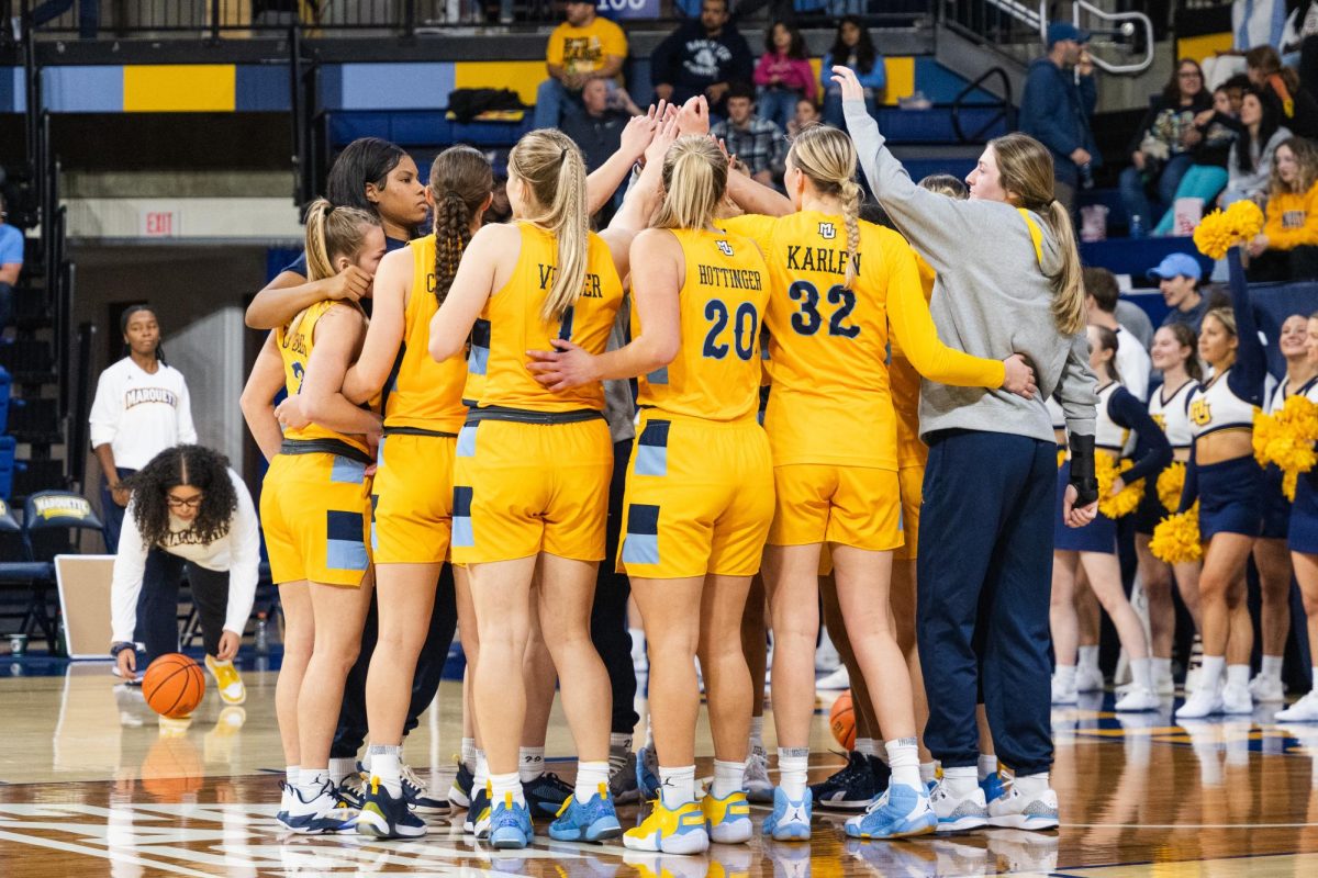 Marquette womens basketball breaks down a huddle in its game against Illinois.