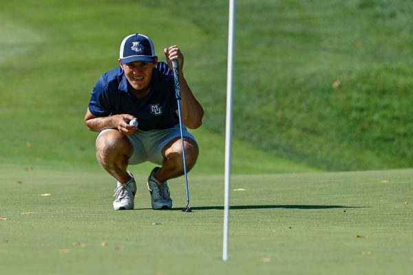 Navigation to Story: Men’s golf uses software to help improve scores