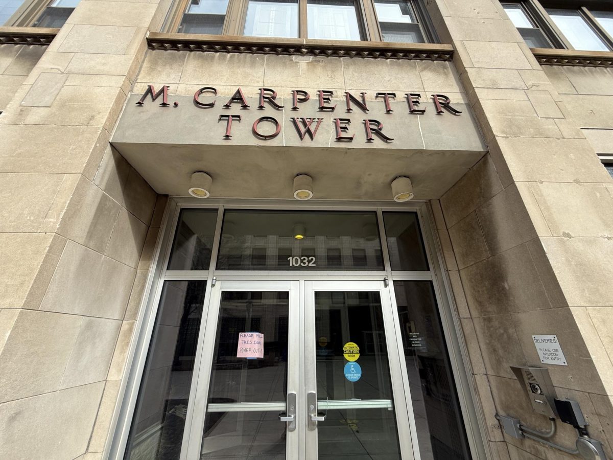 A sign on the door reminds students of the power outage at Carpenter Tower.